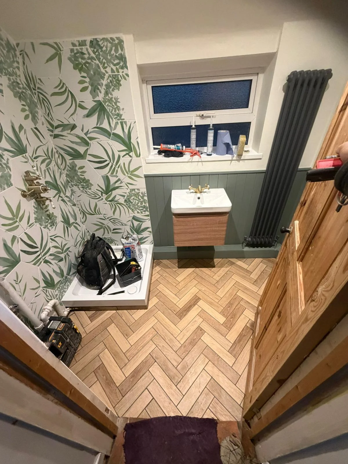 Botanical wallpaper, painted wall panelling and radiator — RV Renovation, Oxford